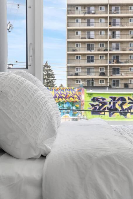 Chic 1Br Kensington Unit W/Parking Appartement YYC Buitenkant foto
