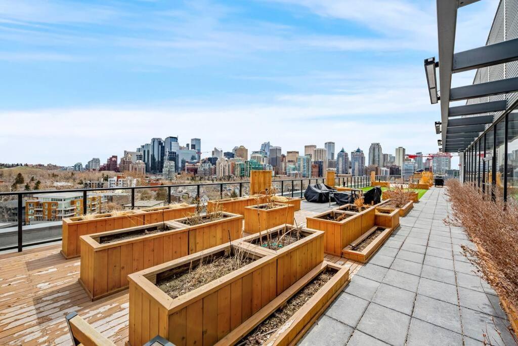 Chic 1Br Kensington Unit W/Parking Appartement YYC Buitenkant foto