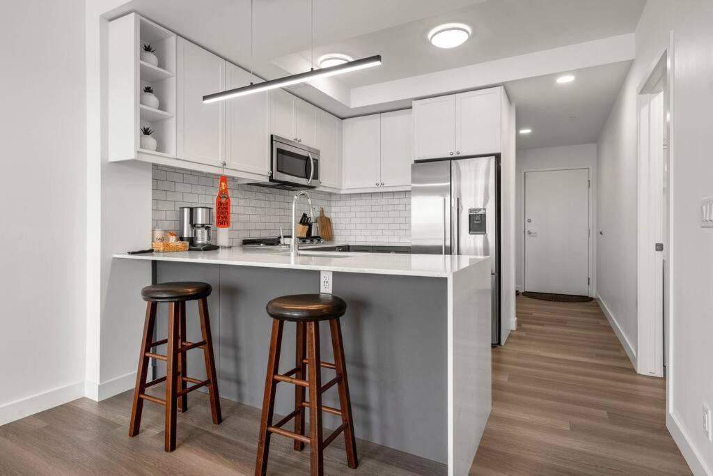Chic 1Br Kensington Unit W/Parking Appartement YYC Buitenkant foto